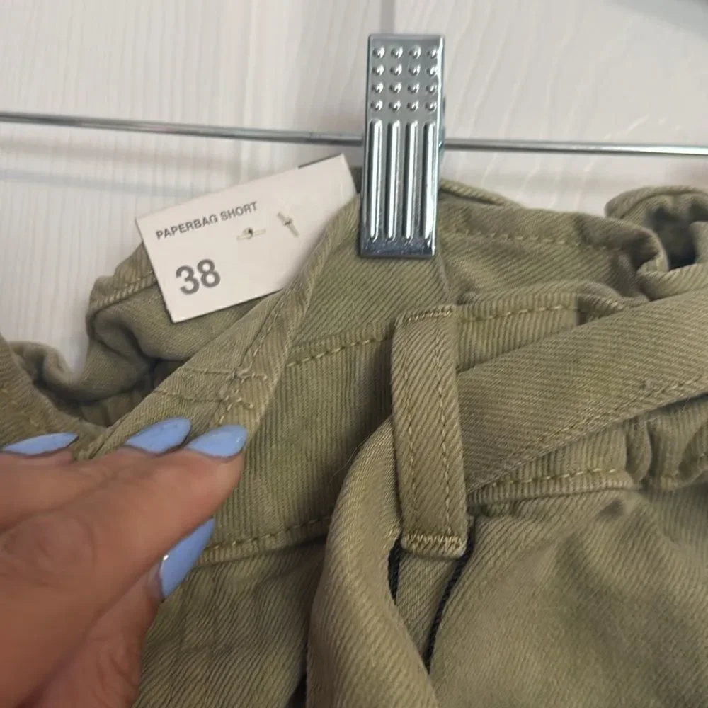 NEW Zara Green Jean Short - High Waisted w Belt - Paper Bag Short - Size 28 NWT